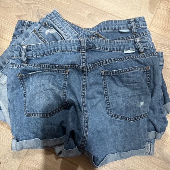 Gently used billabong jean shorts - Picture 3 of 9